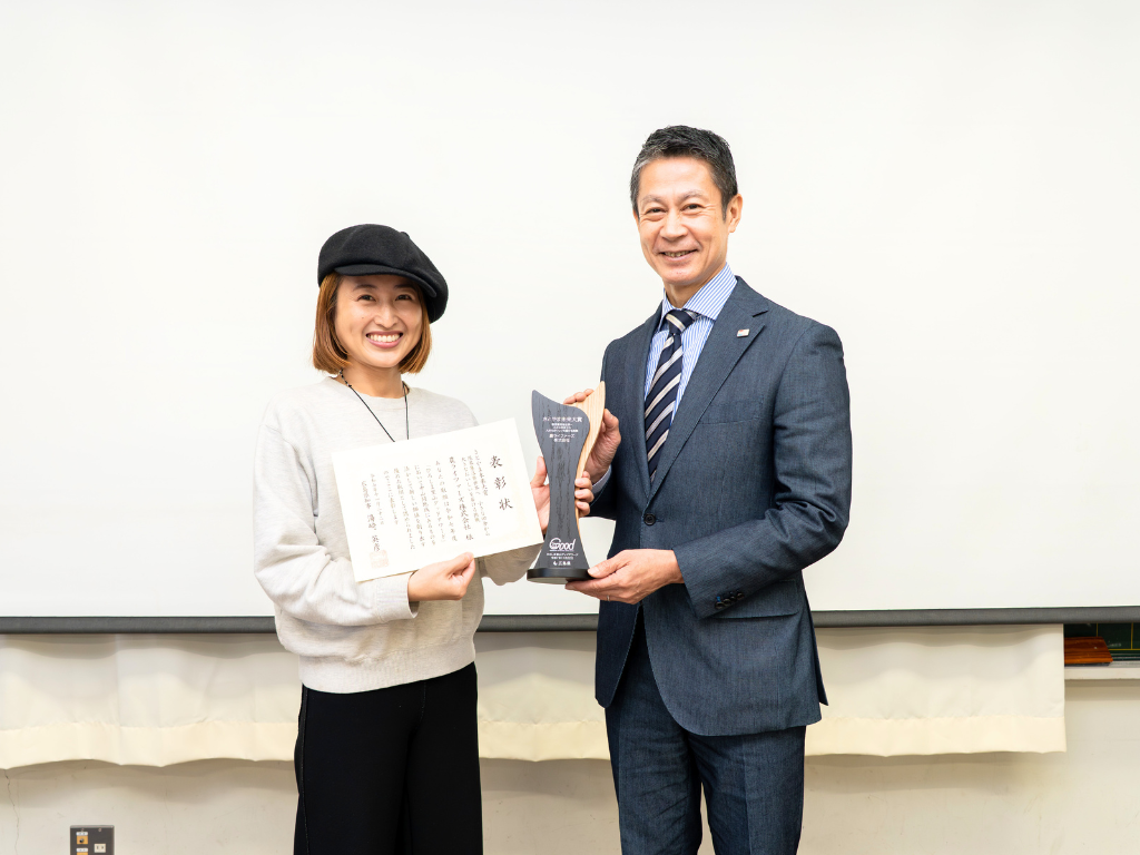 広島県庁主催「ひろしま里山グッドアワード」表彰式にて湯﨑英彦広島県知事より“さとやま未来大賞（グランプリ）”を受賞しました